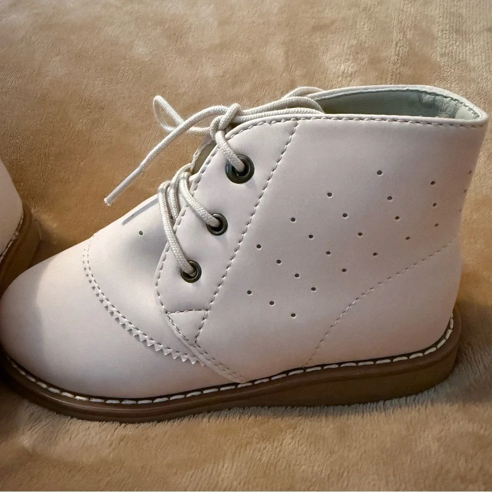 Rylee + Cru Kids Cream Faux Leather Lace Up Desert Ankle Boots Size 10